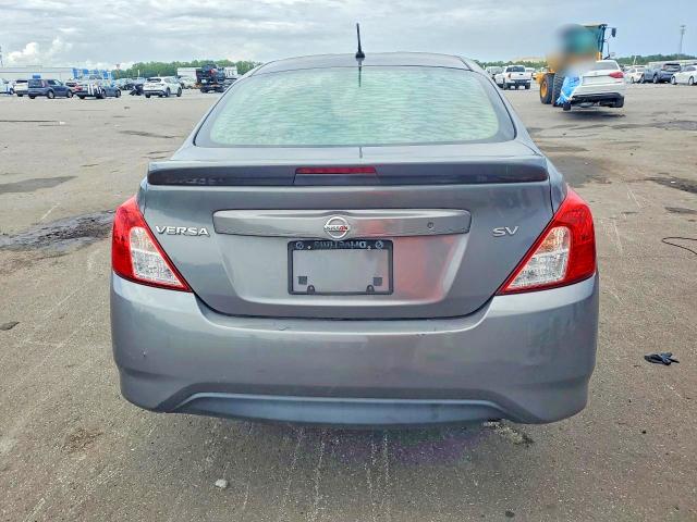 64218336 :رقم المزاد ، 3N1CN7AP9HL814894 vin ، 2017 Nissan Versa مزاد بيع
