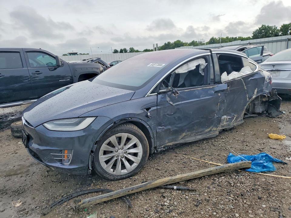 64817086 :رقم المزاد ، 5YJXCDE22LF308140 vin ، 2020 Tesla Model X مزاد بيع