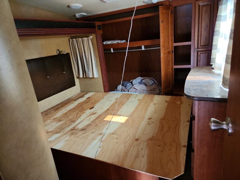 63775156 :رقم المزاد ، 1UJCJ0BT3D1PG0159 vin ، 2013 Jayco Eagle مزاد بيع
