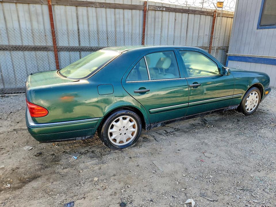 64221276 :رقم المزاد ، WDBJF55F2TJ019255 vin ، 1996 Mercedes-benz E مزاد بيع