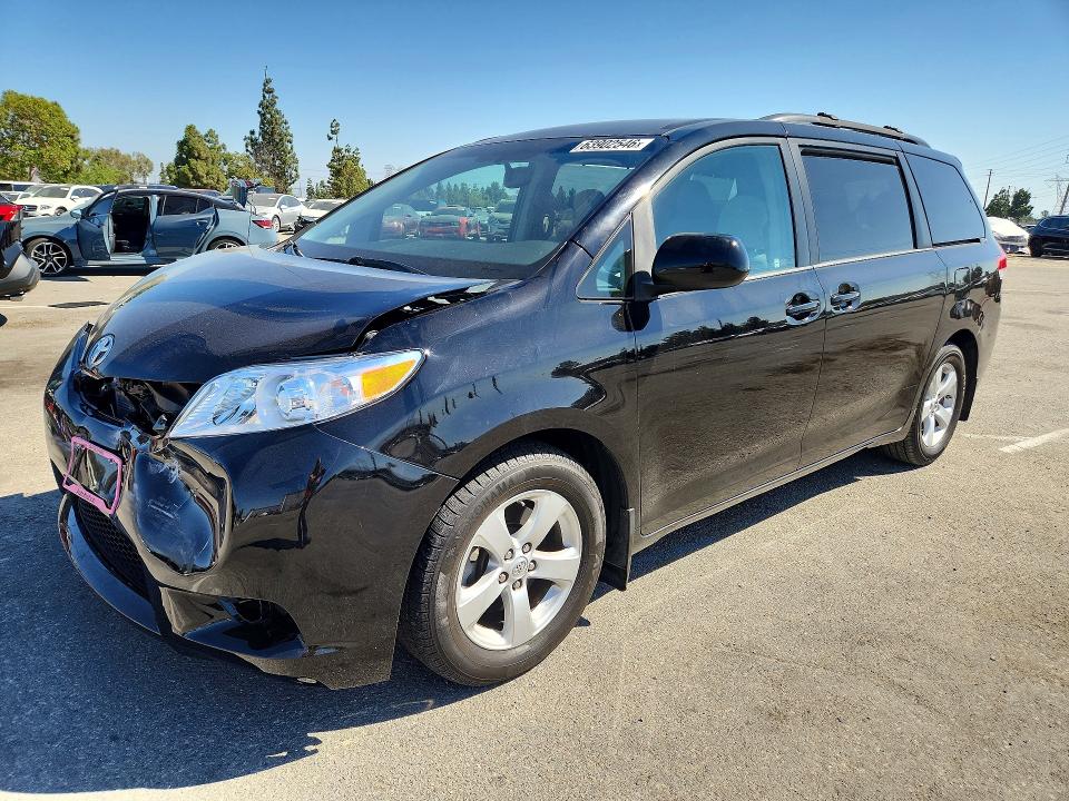 63902546 :رقم المزاد ، 5TDKK3DC4DS300538 vin ، 2013 Toyota Sienna مزاد بيع