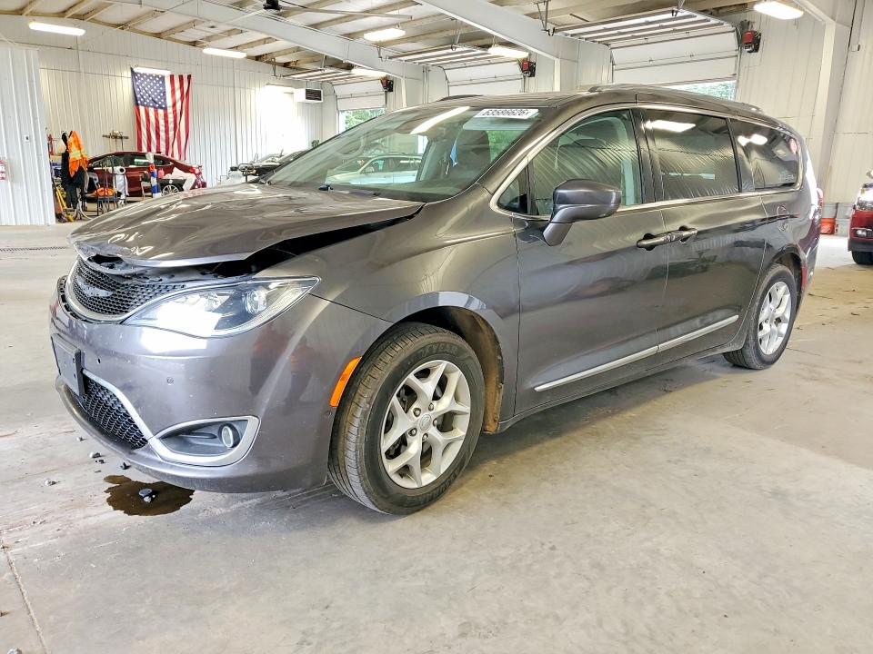 63586626 :رقم المزاد ، 2C4RC1EG5HR623657 vin ، 2017 Chrysler Pacifica مزاد بيع
