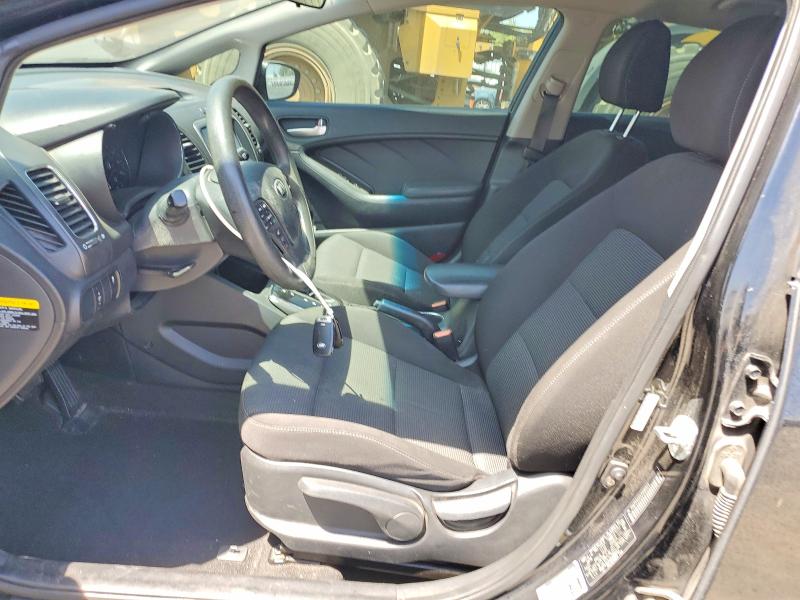 64078056 :رقم المزاد ، KNAFK5A81H5686843 vin ، 2017 Kia Forte5 مزاد بيع