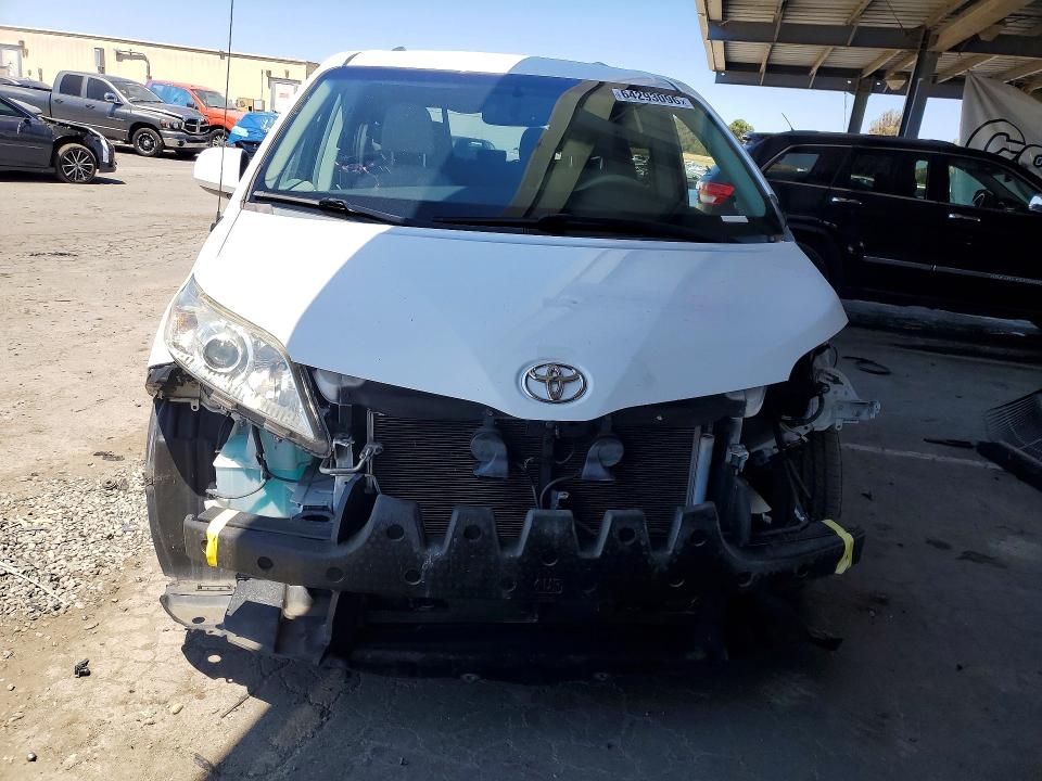 Продажа на аукционе авто 2014 Toyota Sienna, vin: 5TDKK3DC2ES511111, номер лота: 64293096