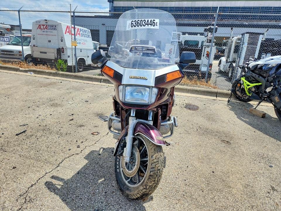 63603446 :رقم المزاد ، 1HFSC1413GA218498 vin ، 1986 Honda Gl1200 مزاد بيع