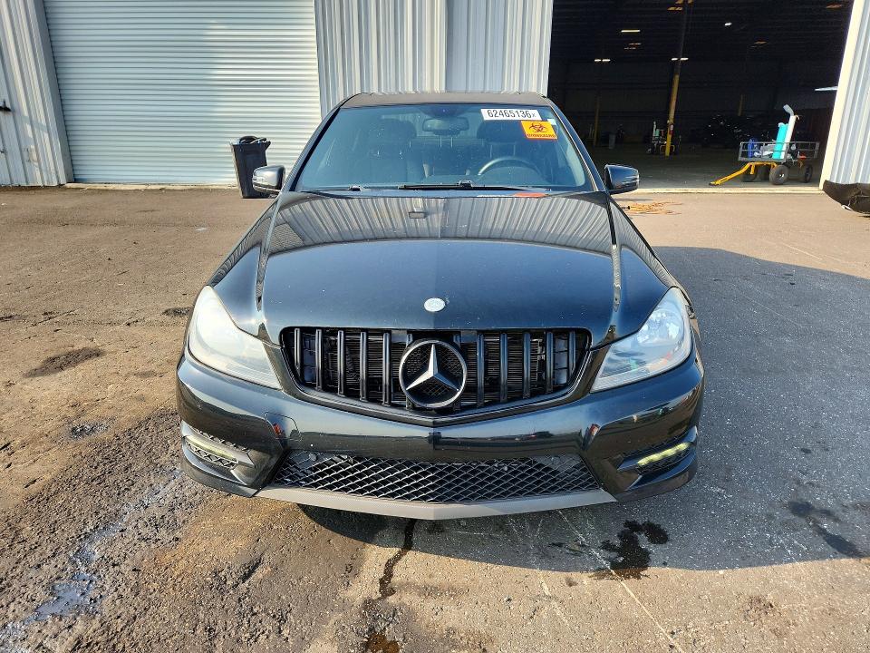 2013 Mercedes-benz C მანქანა იყიდება აუქციონზე, vin: WDDGF5HB5DA854326, აუქციონის ნომერი: 62465136
