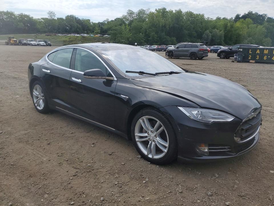 65732606 :رقم المزاد ، 5YJSA1H11EFP50962 vin ، 2014 Tesla Model S مزاد بيع