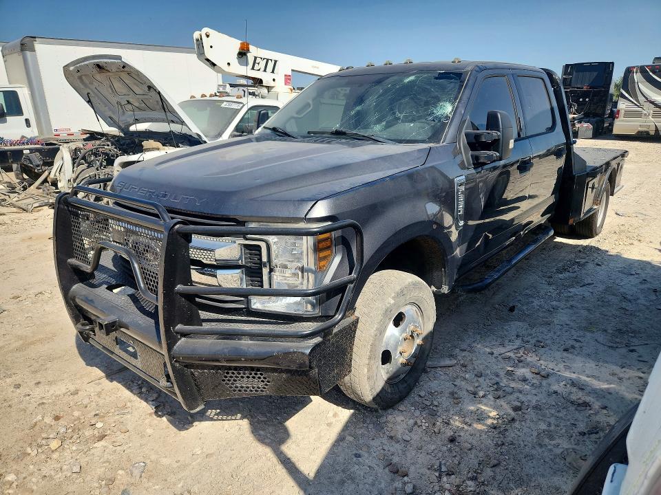 65079696 :رقم المزاد ، 1FD8W3HT3JEC18533 vin ، 2018 Ford F350 مزاد بيع