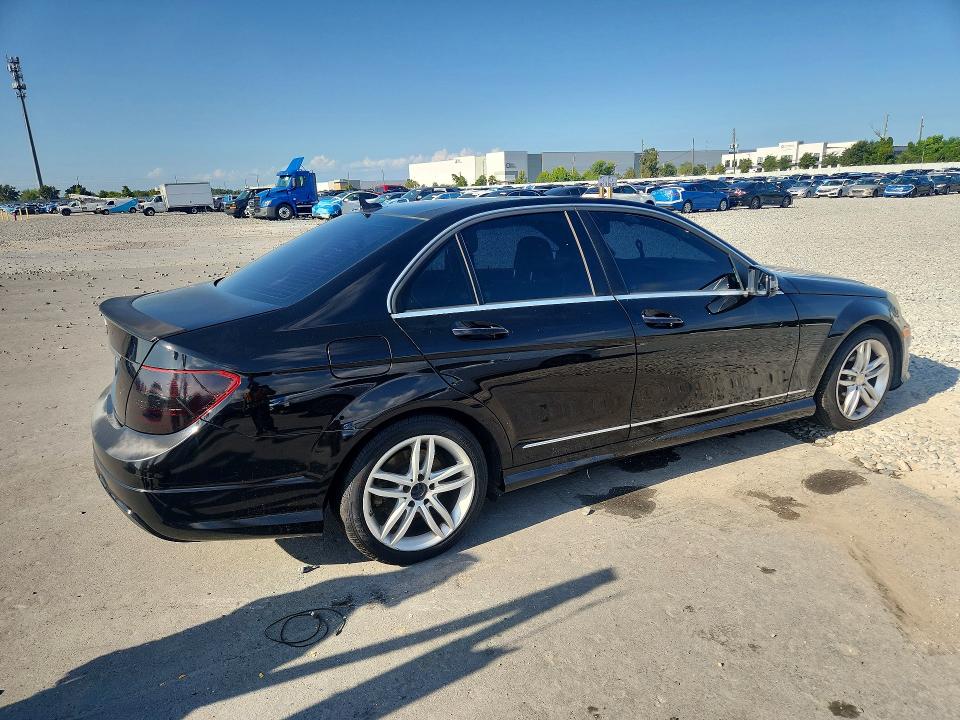 Продажа на аукционе авто 2014 Mercedes-benz C, vin: WDDGF4HB5EA952090, номер лота: 65631676