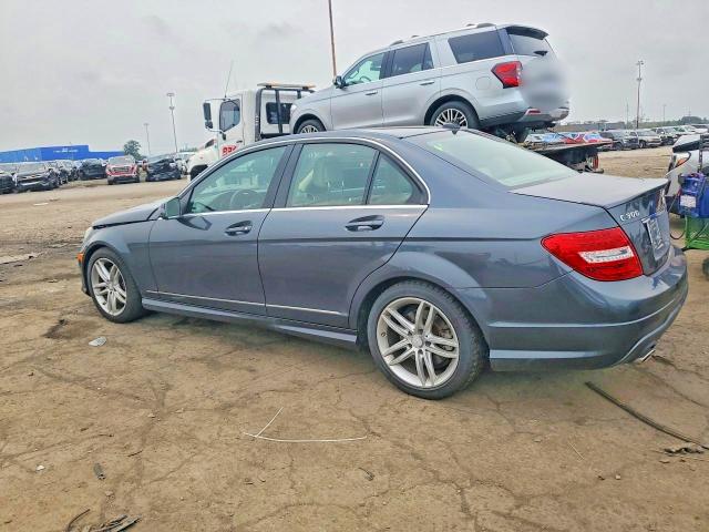 2014 Mercedes-benz C მანქანა იყიდება აუქციონზე, vin: WDDGF8AB4EA892983, აუქციონის ნომერი: 64554386