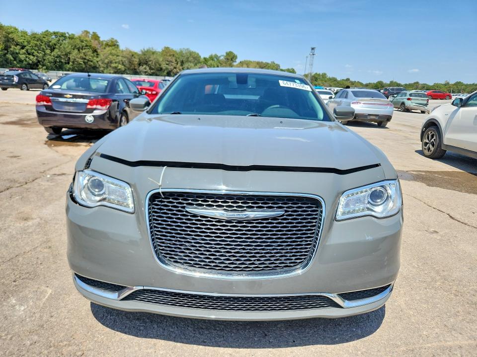 64773396 :رقم المزاد ، 2C3CCAAGXHH612630 vin ، 2017 Chrysler 300 مزاد بيع