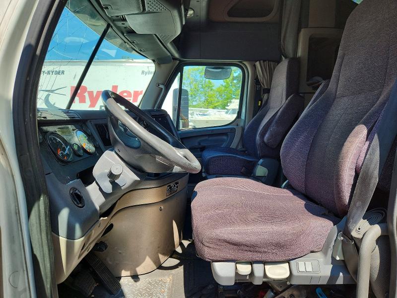 Продажа на аукционе авто 2015 Freightliner Cascadia, vin: 1FUJGLD58FLFY2231, номер лота: 65010386