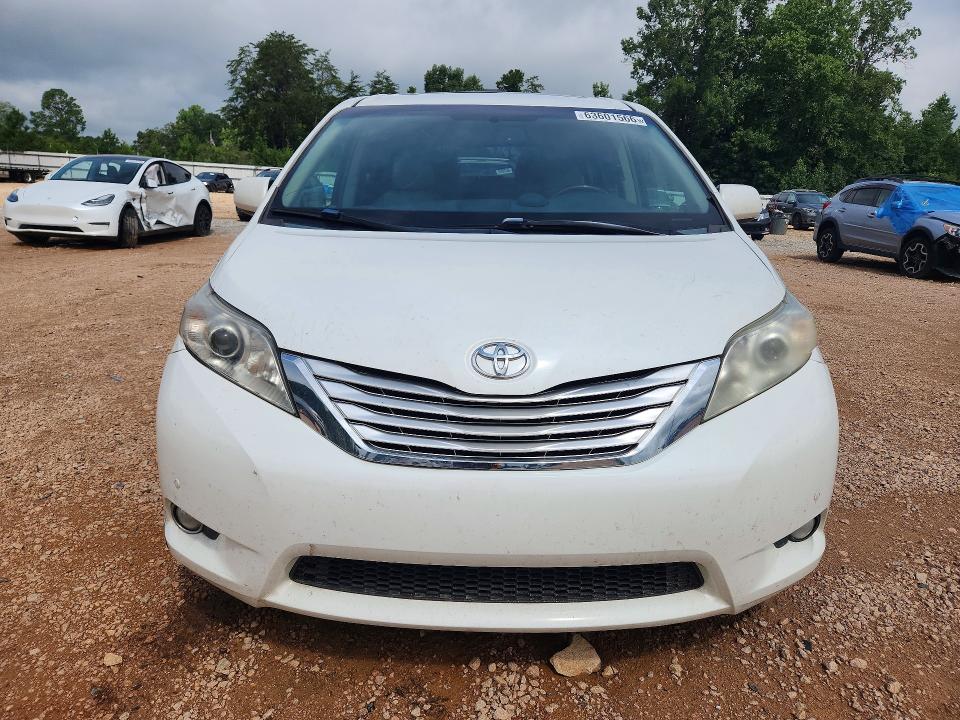 63601566 :رقم المزاد ، 5TDDK3DC6BS026782 vin ، 2011 Toyota Sienna مزاد بيع