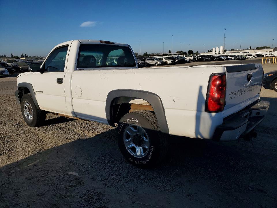 65799976 :رقم المزاد ، 1GCHC24U04E140092 vin ، 2004 Chevrolet Silverado مزاد بيع