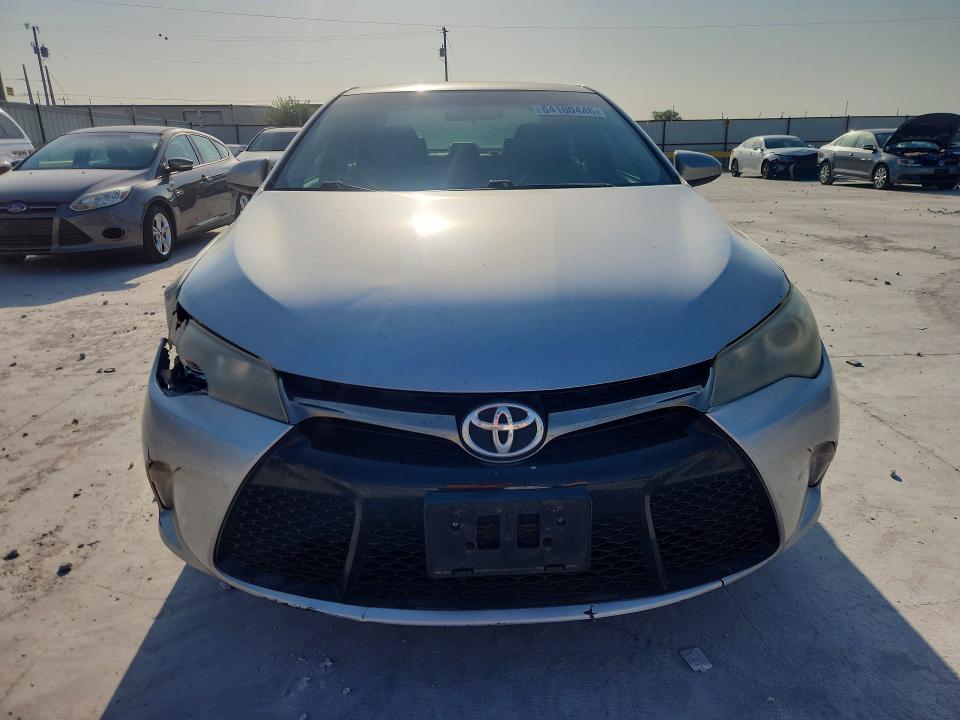 64100446 :رقم المزاد ، 4T1BF1FK7FU059209 vin ، 2015 Toyota Camry مزاد بيع