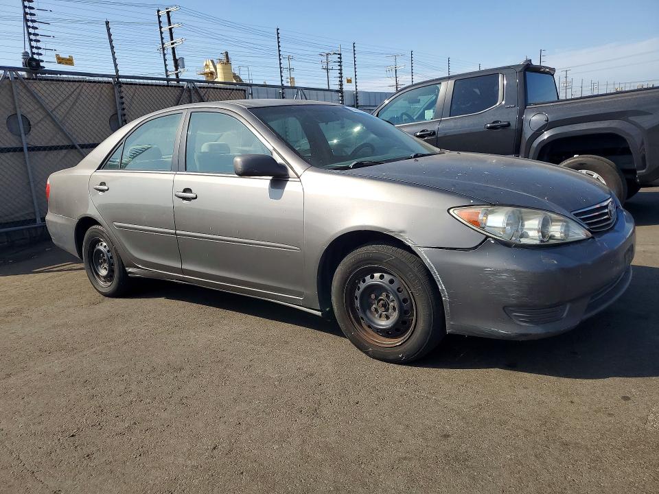 64486066 :رقم المزاد ، 4T1BE32K85U622545 vin ، 2005 Toyota Camry مزاد بيع