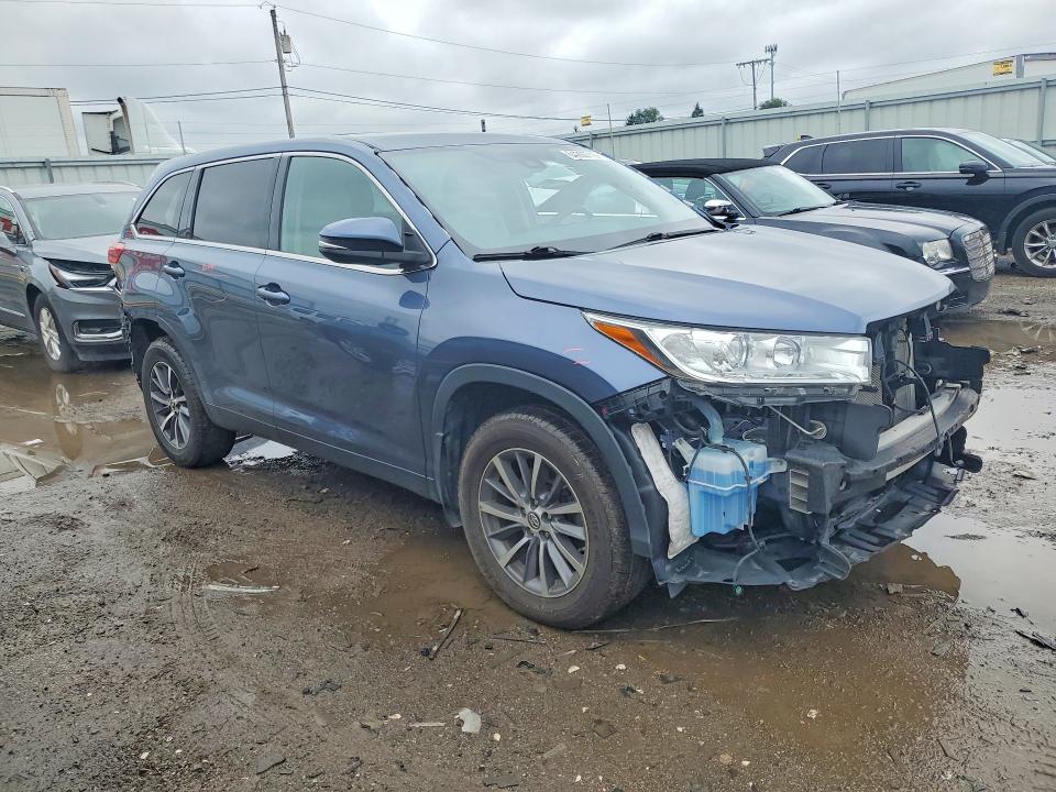 64263716 :رقم المزاد ، 5TDJZRFH1KS960455 vin ، 2019 Toyota Highlander مزاد بيع