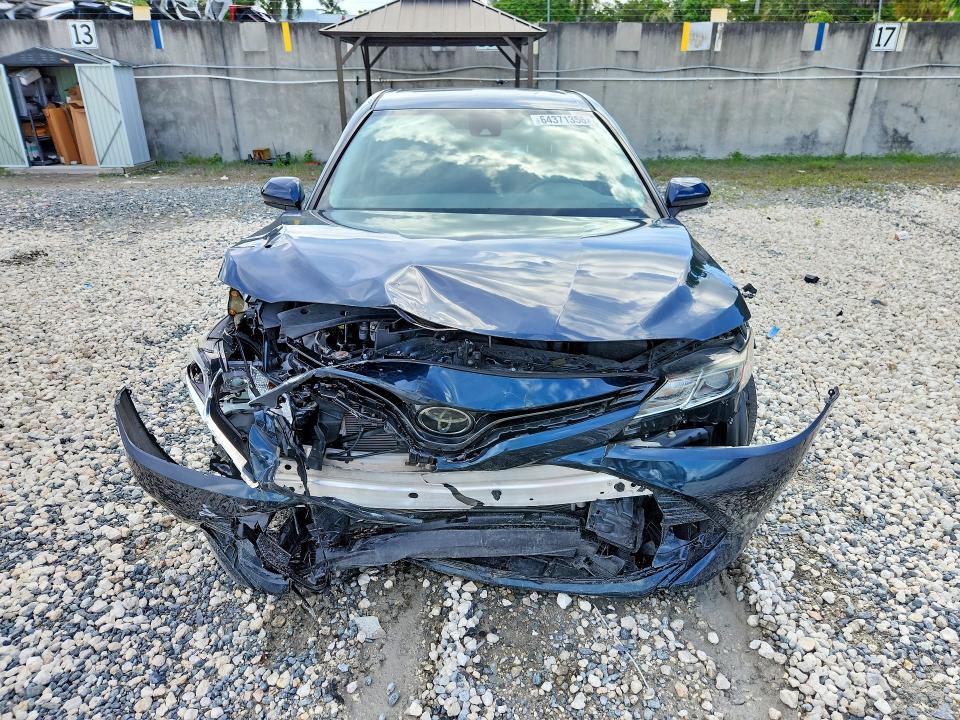 64371356 :رقم المزاد ، 4T1C11AK9LU987674 vin ، 2020 Toyota Camry مزاد بيع