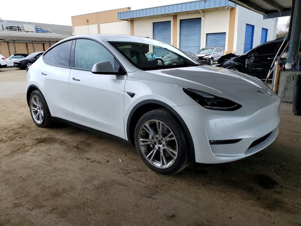 67077626 :رقم المزاد ، 7SAYGDEE3PF967484 vin ، 2023 Tesla Model Y مزاد بيع