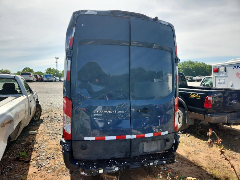 61897016 :رقم المزاد ، 1FTBR3X87LKA87285 vin ، 2020 Ford Transit مزاد بيع