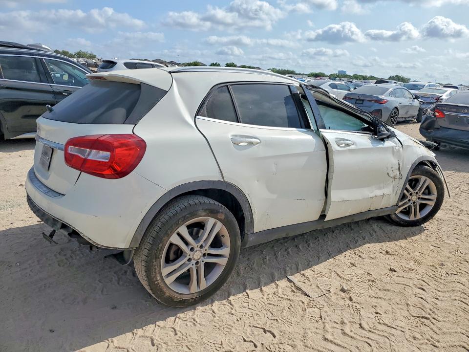 Продаж на аукціоні авто 2015 Mercedes-benz Gla, vin: WDCTG4EB7FJ182240, номер лоту: 64450726