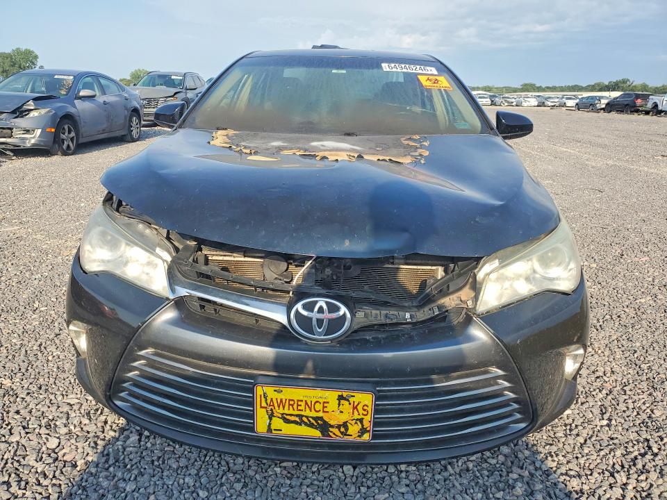 64946246 :رقم المزاد ، 4T4BF1FK2FR448717 vin ، 2015 Toyota Camry مزاد بيع