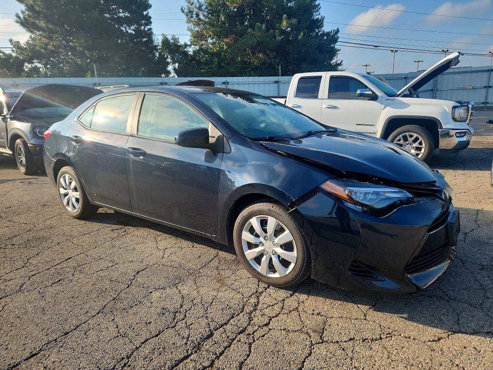 63609636 :رقم المزاد ، 2T1BURHE6JC103903 vin ، 2018 Toyota Corolla مزاد بيع