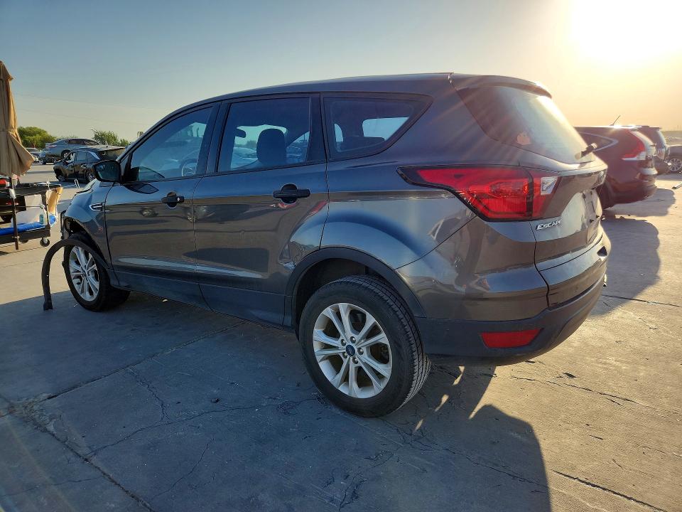 64749936 :رقم المزاد ، 1FMCU0F70KUB00970 vin ، 2019 Ford Escape مزاد بيع