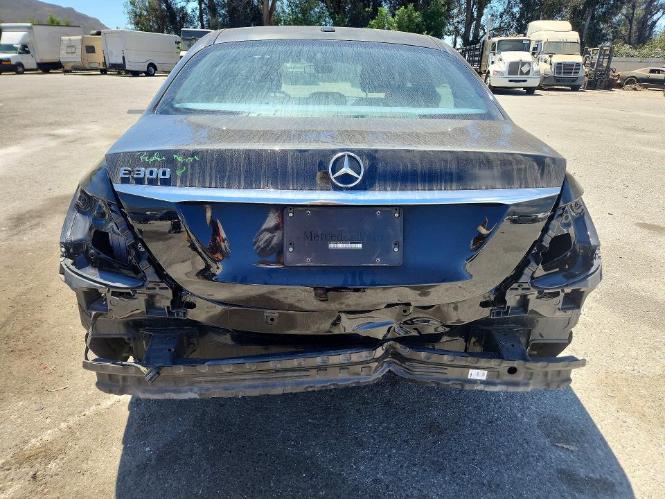 65204296 :رقم المزاد ، WDDZF4JB0JA315492 vin ، 2018 Mercedes-benz E مزاد بيع