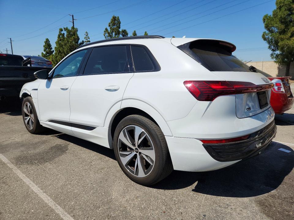 63729166 :رقم المزاد ، WA14AAGE8RB027657 vin ، 2024 Audi Q8 E-tron مزاد بيع