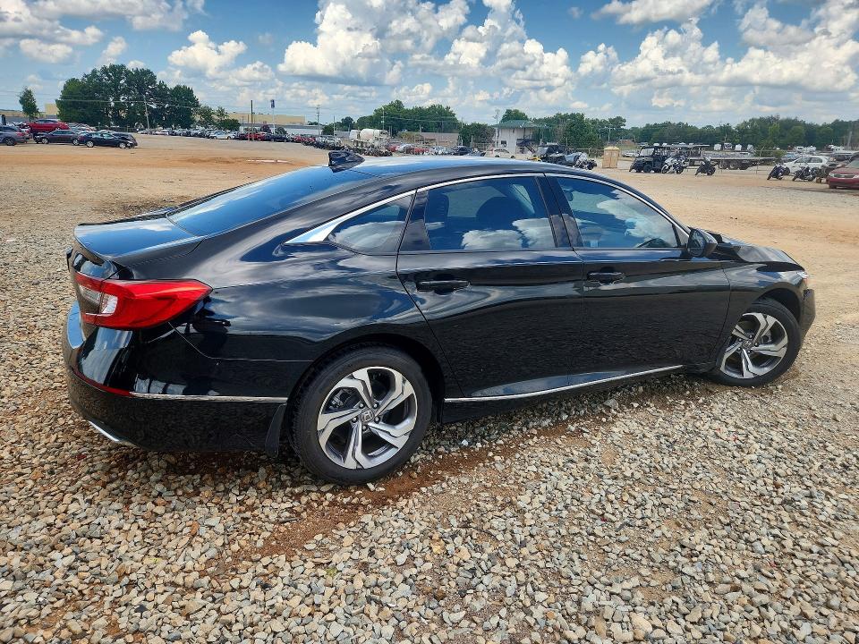 Продажа на аукционе авто 2018 Honda Accord, vin: 1HGCV1F45JA011443, номер лота: 64667356