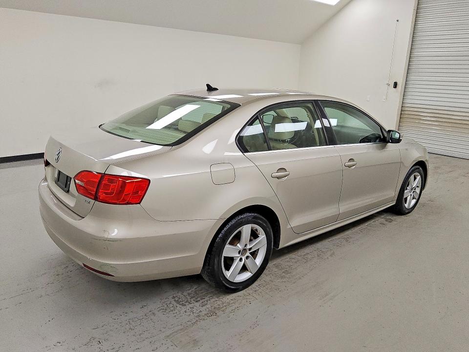 2014 Volkswagen Jetta მანქანა იყიდება აუქციონზე, vin: 3VWLL7AJ5EM246161, აუქციონის ნომერი: 60092296