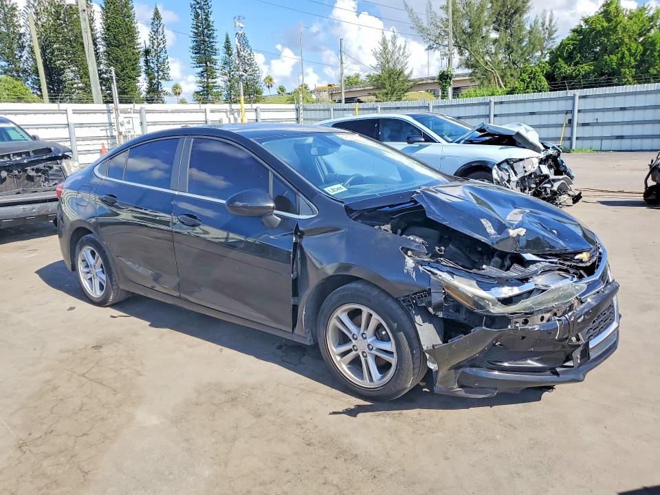 64356886 :رقم المزاد ، 1G1BE5SM0J7184526 vin ، 2018 Chevrolet Cruze مزاد بيع