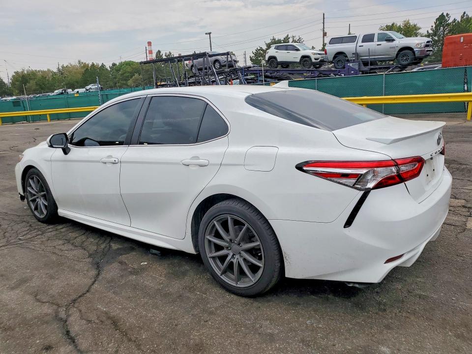 64718536 :رقم المزاد ، 4T1G11AK9LU358126 vin ، 2020 Toyota Camry مزاد بيع