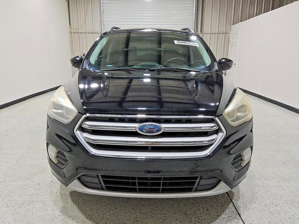 63405226 :رقم المزاد ، 1FMCU0GD6HUC07373 vin ، 2017 Ford Escape مزاد بيع