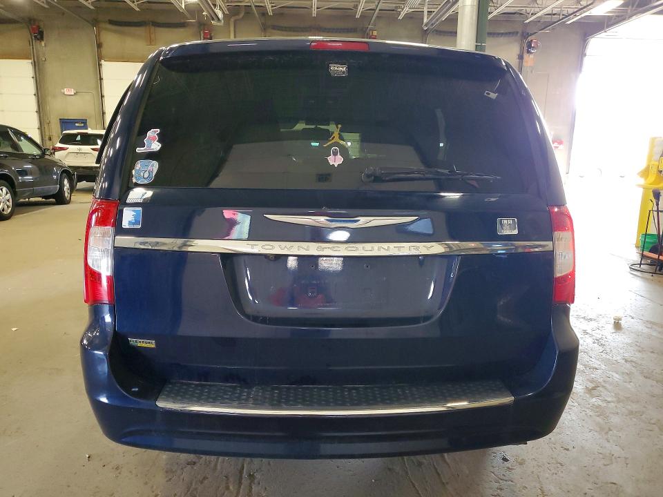 63785626 :رقم المزاد ، 2C4RC1BG8FR645153 vin ، 2015 Chrysler Town & Country مزاد بيع
