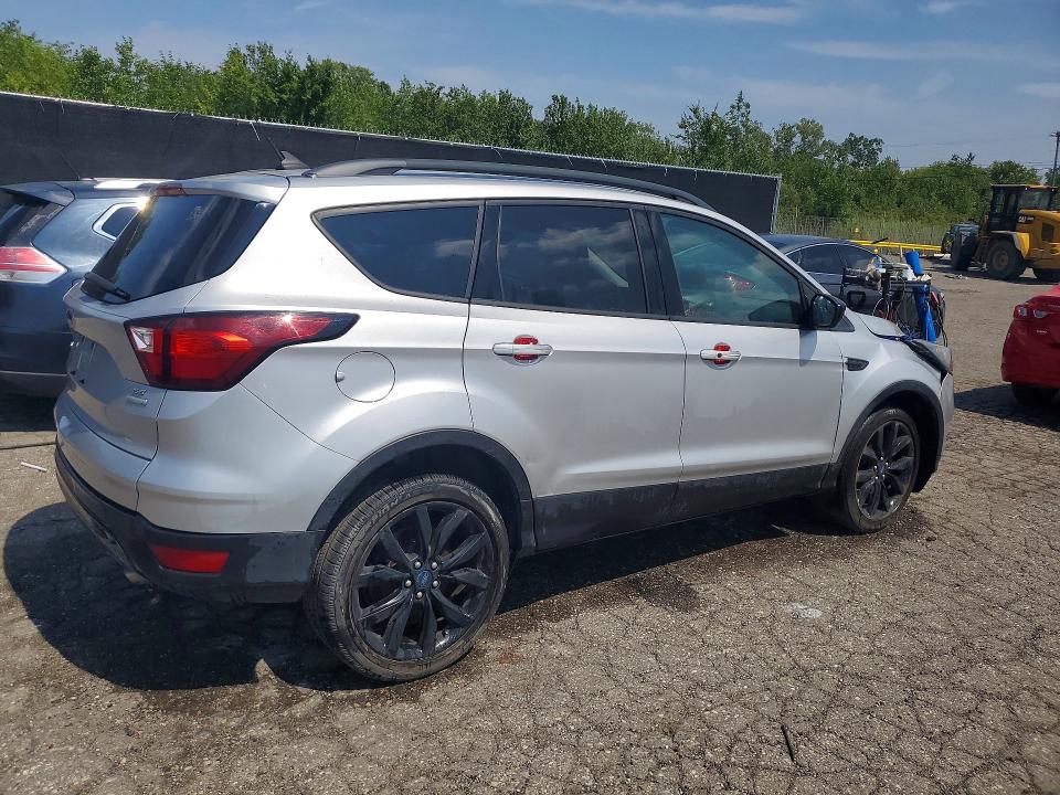 63909236 :رقم المزاد ، 1FMCU0GD2KUA80788 vin ، 2019 Ford Escape مزاد بيع