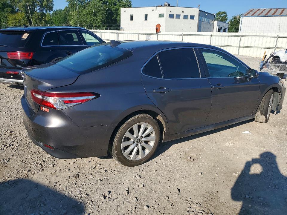 63599406 :رقم المزاد ، 4T1C11AK5LU951125 vin ، 2020 Toyota Camry مزاد بيع