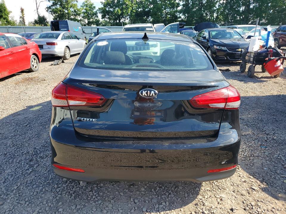63552776 :رقم المزاد ، 3KPFK4A73JE273725 vin ، 2018 Kia Forte مزاد بيع