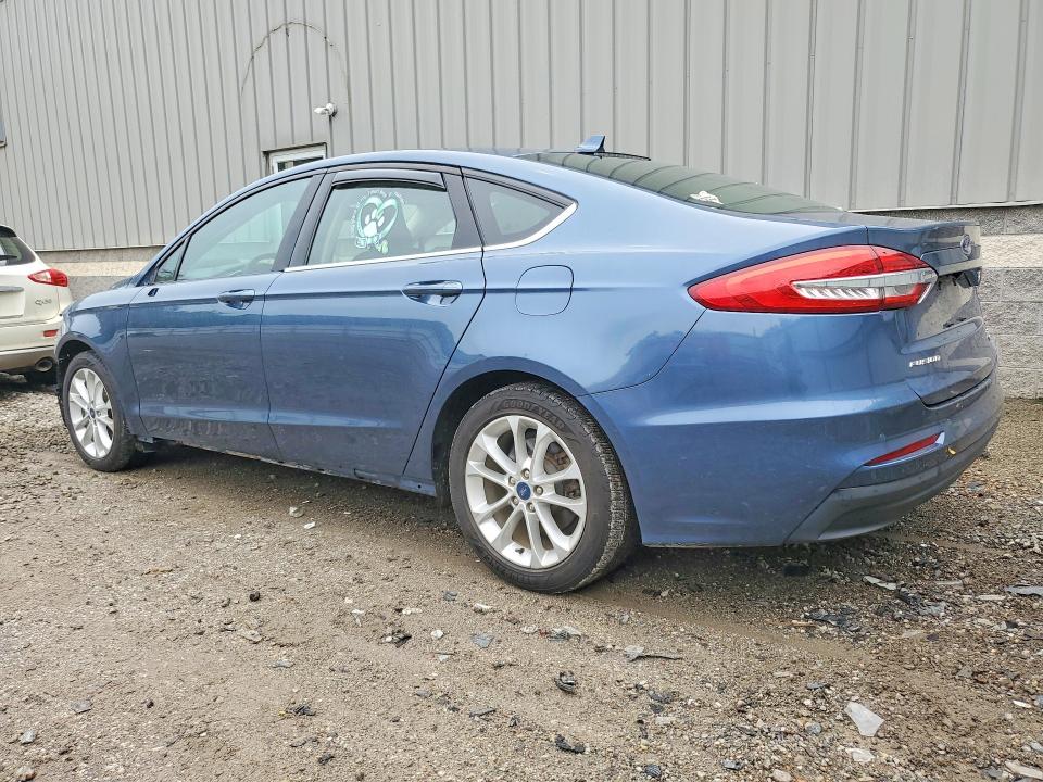 64773716 :رقم المزاد ، 3FA6P0LU7KR195981 vin ، 2019 Ford Fusion مزاد بيع