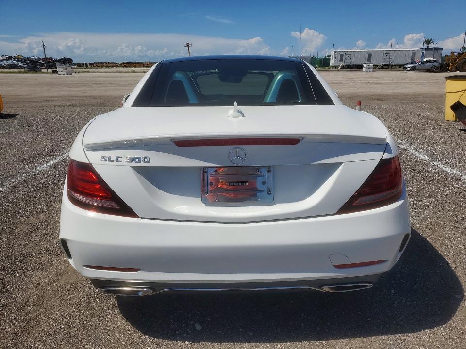 64756426 :رقم المزاد ، WDDPK3JA7JF148541 vin ، 2018 Mercedes-benz Slc مزاد بيع