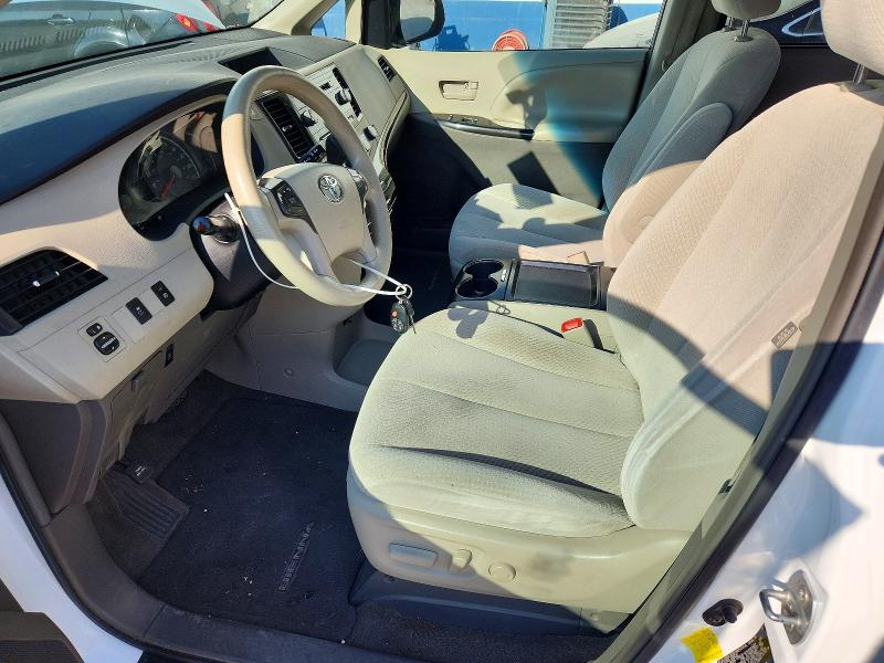 61409906 :رقم المزاد ، 5TDKK3DC9BS146695 vin ، 2011 Toyota Sienna مزاد بيع