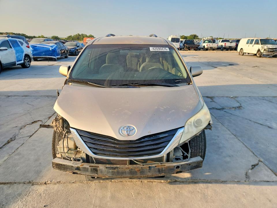 63590476 :رقم المزاد ، 5TDKK3DC1BS023263 vin ، 2011 Toyota Sienna مزاد بيع