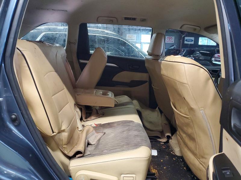 64264406 :رقم المزاد ، 5TDZZRFH9JS241083 vin ، 2018 Toyota Highlander مزاد بيع