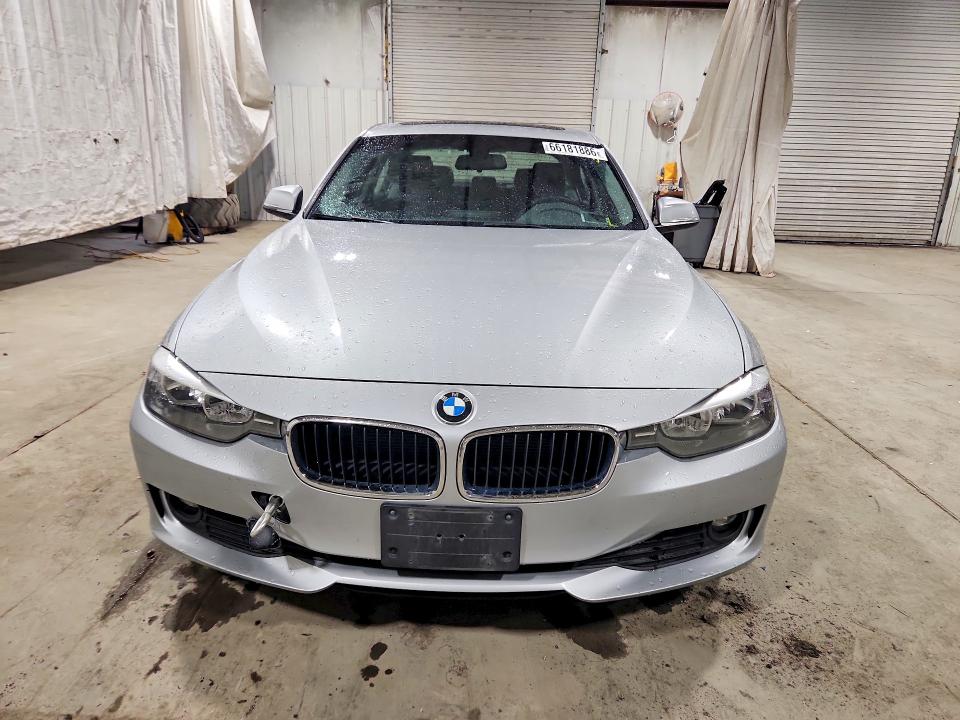 66181886 :رقم المزاد ، WBA3C3C58EP661705 vin ، 2014 Bmw 320 مزاد بيع