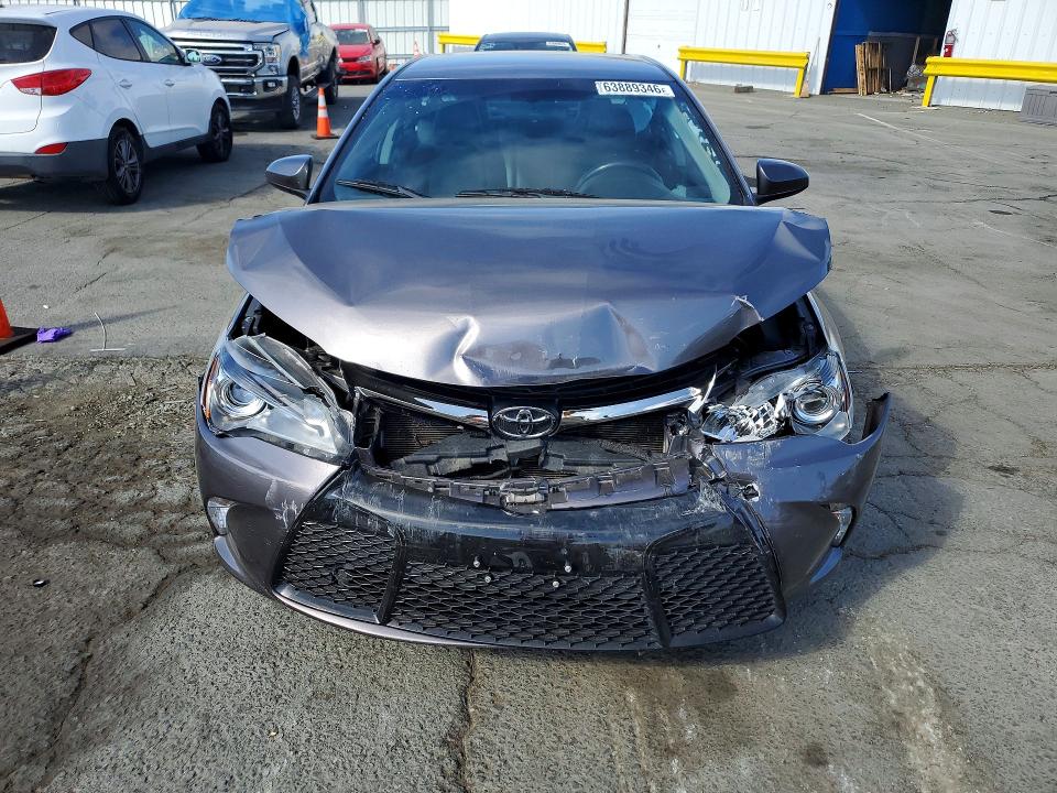 63889346 :رقم المزاد ، 4T1BF1FK5HU305208 vin ، 2017 Toyota Camry مزاد بيع
