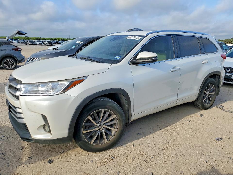 2017 Toyota Highlander მანქანა იყიდება აუქციონზე, vin: 5TDJZRFH0HS416912, აუქციონის ნომერი: 63999476
