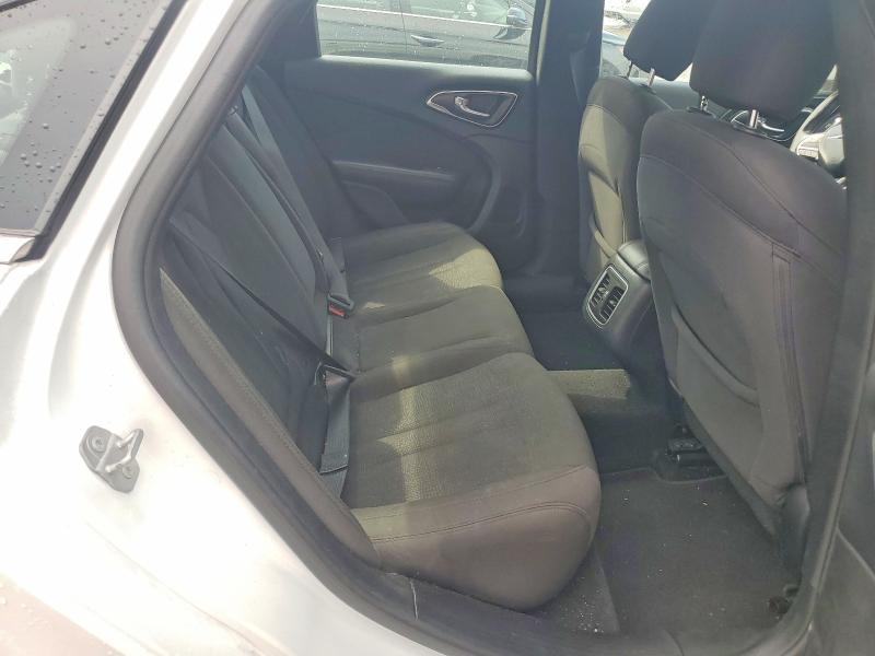 63610046 :رقم المزاد ، 1C3CCCAB2FN712466 vin ، 2015 Chrysler 200 مزاد بيع