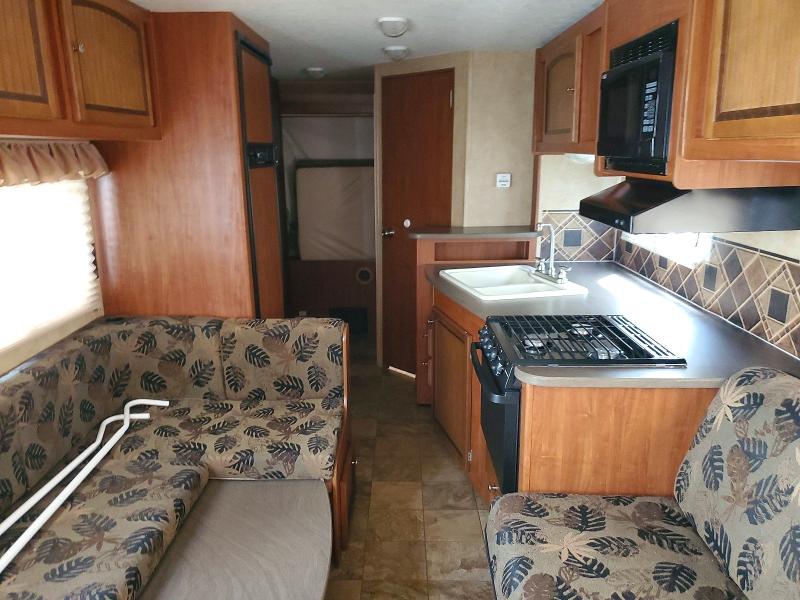 65861316 :رقم المزاد ، 1UJBJHBL6C1JJ0058 vin ، 2012 Jayco Jay Feather مزاد بيع