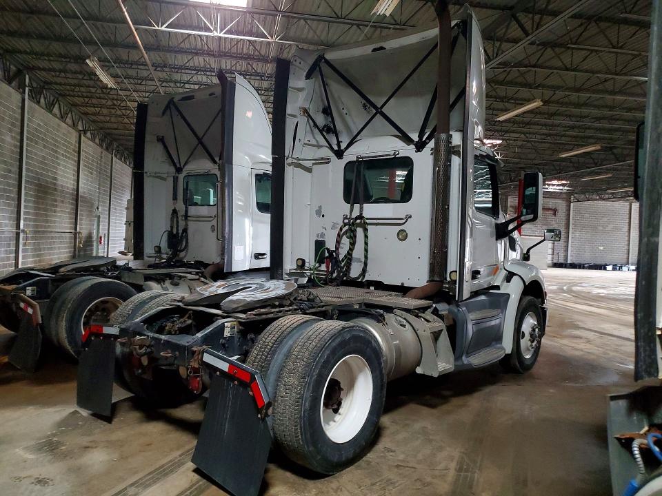61967526 :رقم المزاد ، 1XPBA48X7HD428519 vin ، 2017 Peterbilt 579 مزاد بيع